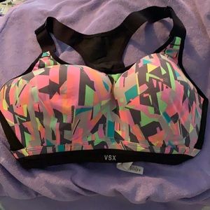 Victoria’s Secret sports bra 36DD